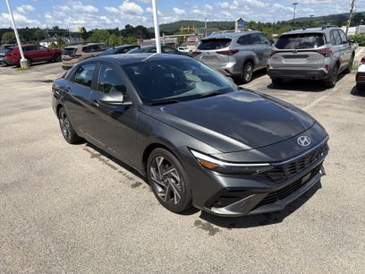 Used 2024 Hyundai Elantra SEL w/ Convenience Package