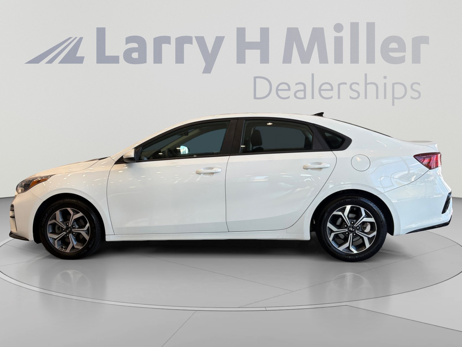 Used 2021 Kia Forte LXS FWD image 2