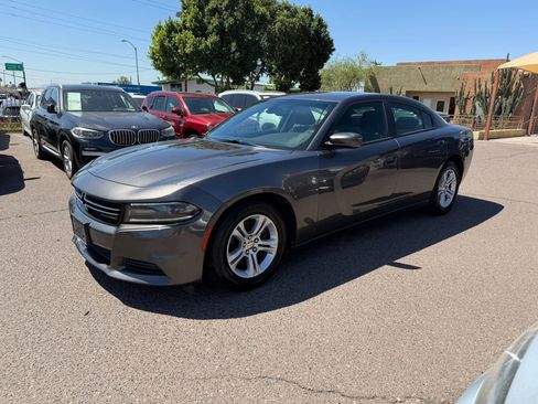 Used 2015 Dodge Charger SE RWD image 1