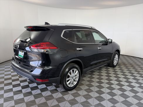 Used 2017 Nissan Rogue SV w/ SV Premium Package image 10