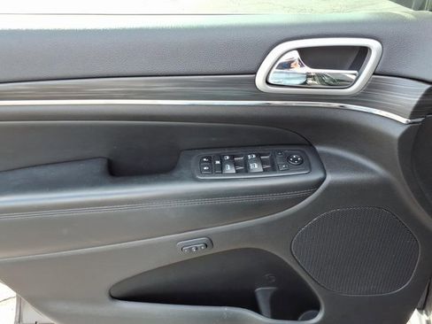 Used 2019 Jeep Grand Cherokee Limited image 3