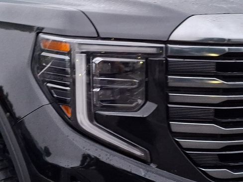 Used 2024 GMC Sierra 1500 AT4 w/ Technology Package AWD/4WD image 7