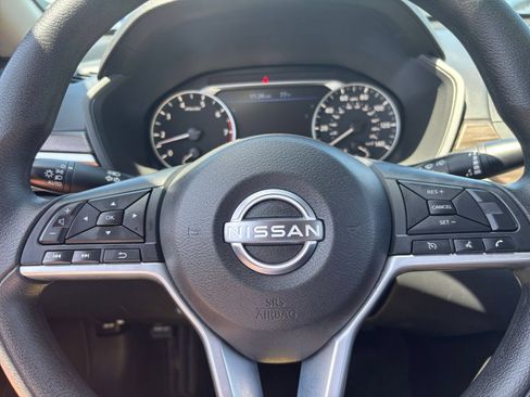 Used 2025 Nissan Altima 2.5 SV FWD image 23