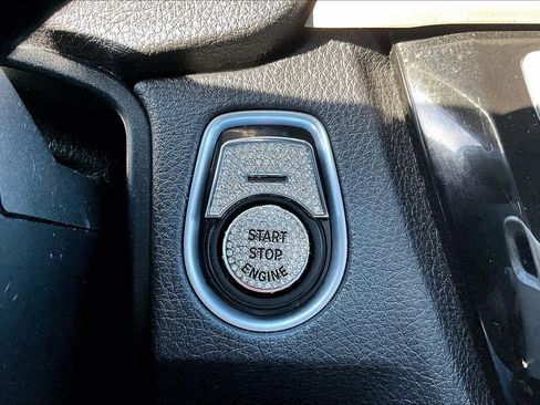 Used 2018 BMW 320i Sedan image 22