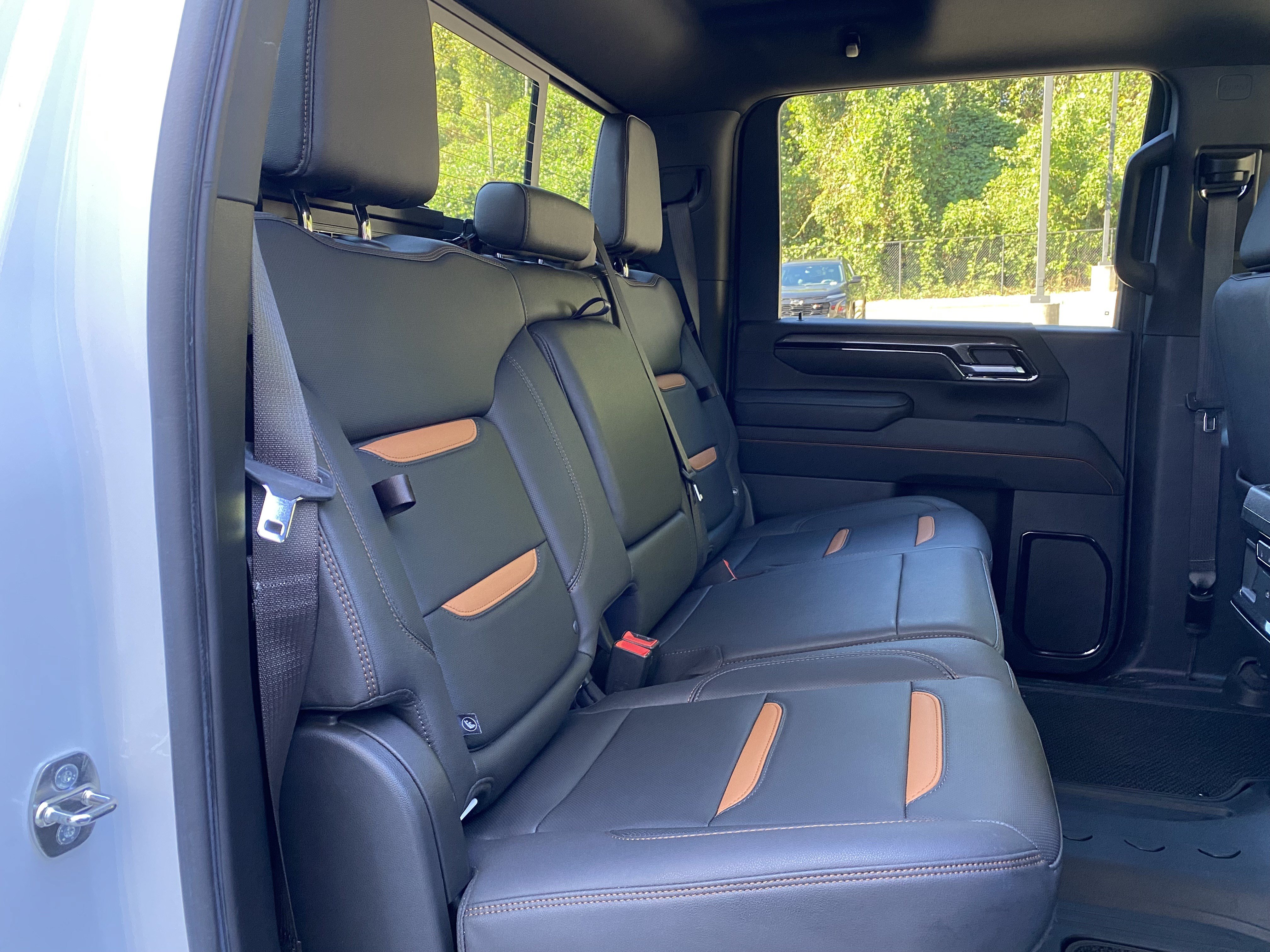 Used 2024 GMC Sierra 2500 AT4 w/ AT4 Premium Plus Package AWD/4WD image 39