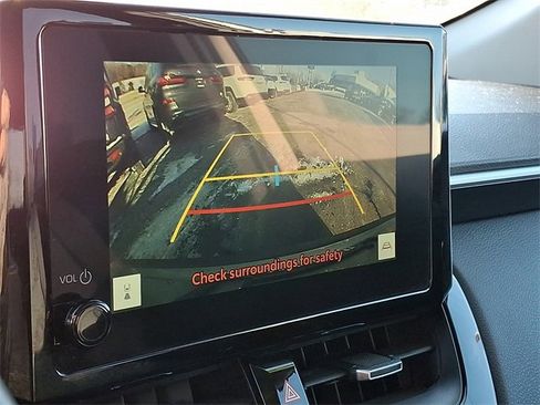 Used 2024 Toyota Corolla Cross XLE image 17