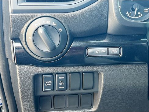 Used 2024 Nissan Titan SV w/ SV Convenience Package image 10