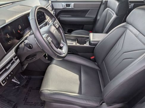 Used 2025 Hyundai Santa Fe SEL AWD/4WD image 17