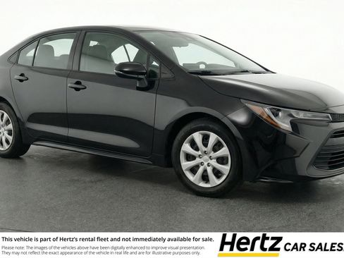 Used 2025 Toyota Corolla LE image 1