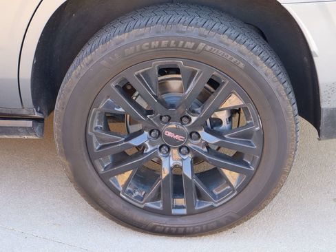 Used 2021 GMC Yukon Denali w/ Denali Ultimate Package AWD/4WD image 32