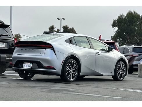 Used 2023 Toyota Prius XLE AWD/4WD image 4