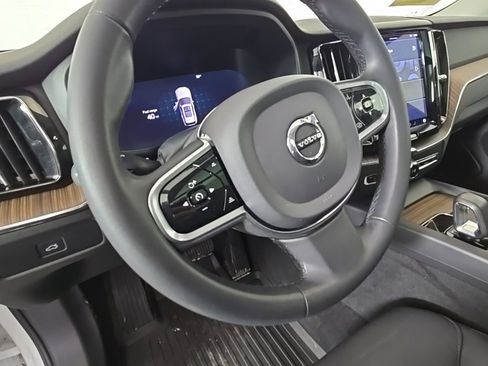 Certified 2023 Volvo XC60 B5 Plus w/ Protection Package Premier image 21
