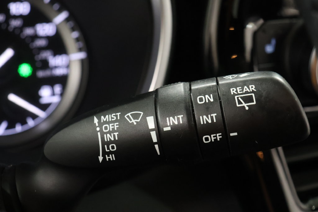 Used 2021 Toyota Highlander XLE AWD/4WD image 16