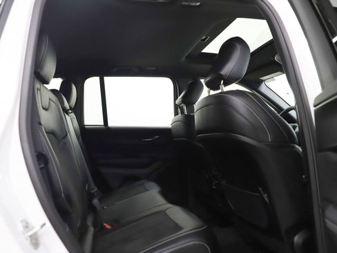 Used 2024 Jeep Grand Cherokee Altitude image 12