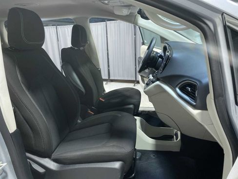 Used 2023 Chrysler Voyager LX FWD image 14