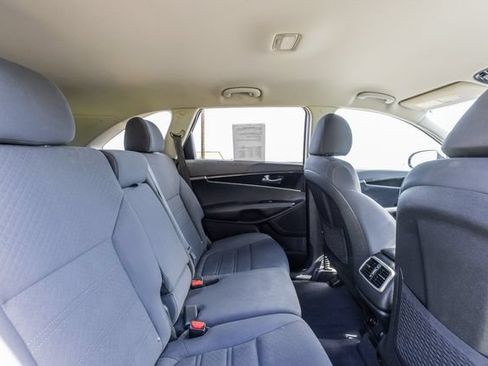Used 2019 Kia Sorento FWD image 18