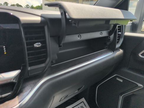 Used 2025 Chevrolet Silverado 2500 LTZ w/ LTZ Convenience Package AWD/4WD image 38