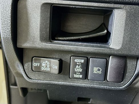 Used 2018 Toyota Tacoma TRD Sport w/ Technology Package image 17