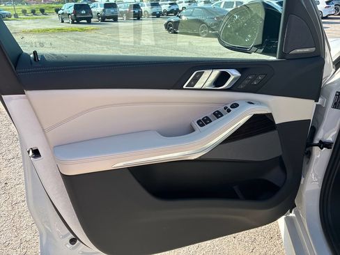 New 2026 BMW X5 xDrive40i w/ M Sport Package AWD/4WD image 10