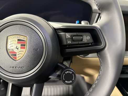 Certified 2026 Porsche Cayenne AWD/4WD image 38