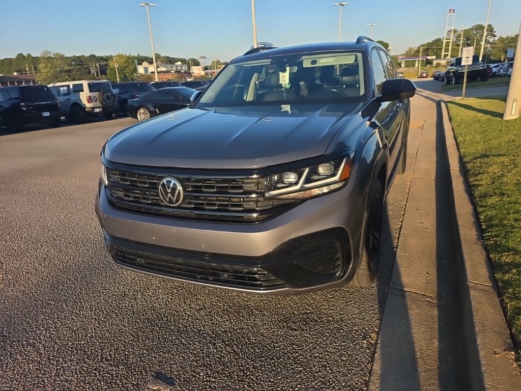 Used 2022 Volkswagen Atlas SEL R-Line AWD/4WD image 2