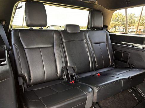 Used 2021 Ford Expedition XLT image 34