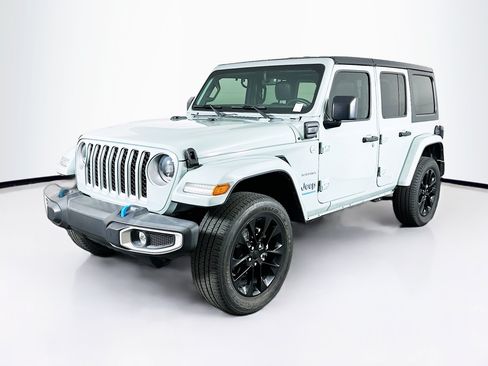 Used 2023 Jeep Wrangler Unlimited Sahara w/ Cold Weather Group AWD/4WD image 3