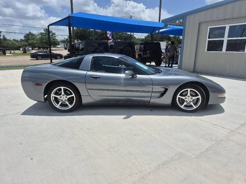Used 2004 Chevrolet Corvette Coupe w/ Roof Package RWD image 5