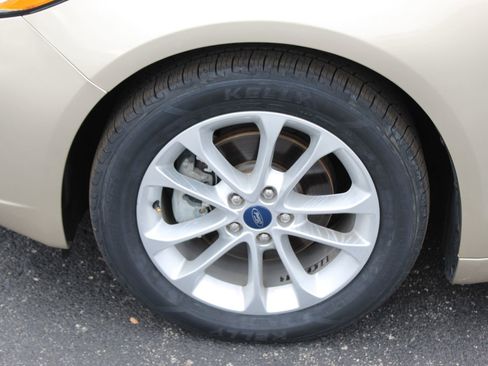 Used 2019 Ford Fusion SE image 10