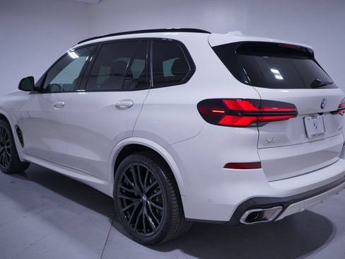 Used 2026 BMW X5 sDrive40i w/ M Sport Package RWD image 3