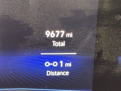 Used 2024 Volkswagen Taos SE w/ Panoramic Sunroof Package image 5