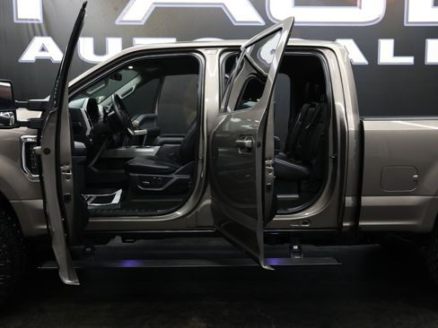 Used 2018 Ford F250 Lariat w/ Lariat Value Package image 19