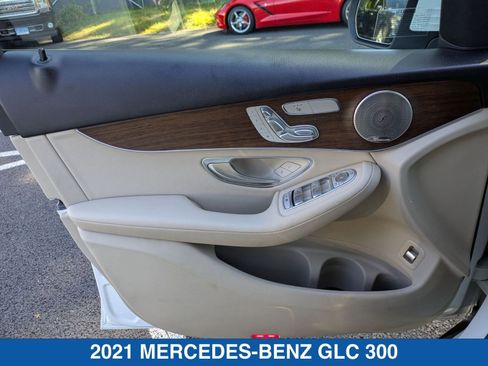Used 2021 Mercedes-Benz GLC 300 4MATIC image 12