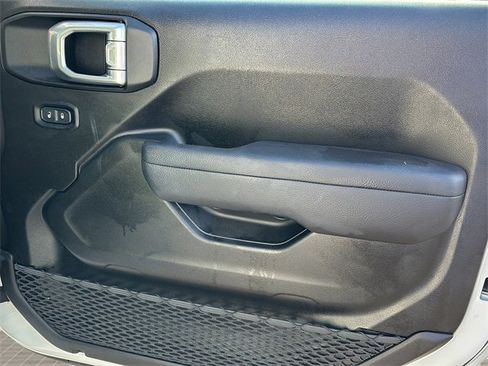 Certified 2024 Jeep Gladiator Sport image 36