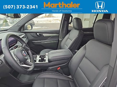 Used 2025 Buick Enclave Preferred image 9