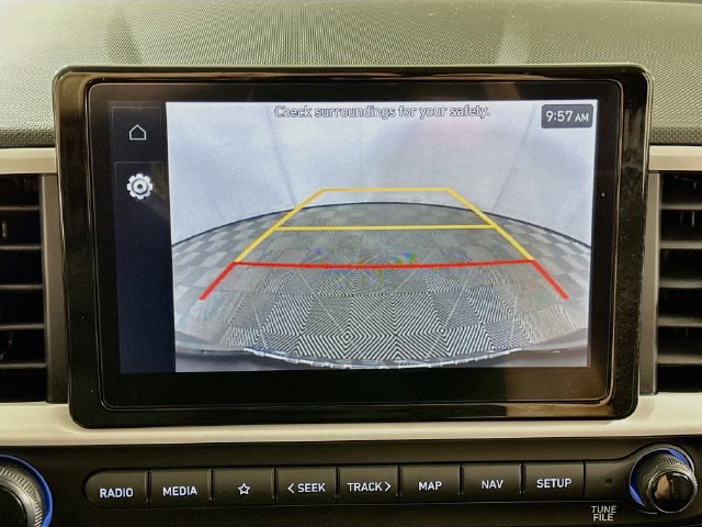 Used 2024 Hyundai Venue Limited FWD image 17