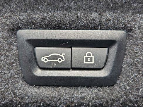 Used 2019 BMW 530e w/ Premium Package image 13