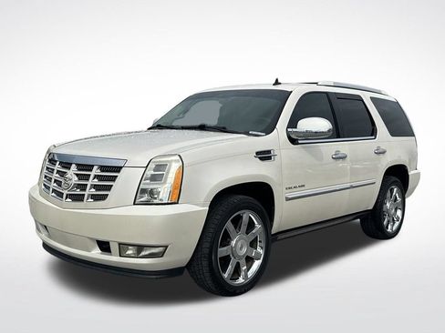 Used 2011 Cadillac Escalade Premium RWD image 2
