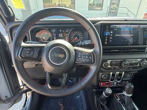 Used 2024 Jeep Wrangler Unlimited Rubicon AWD/4WD image 15