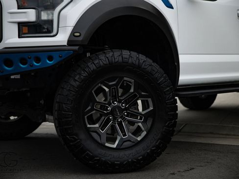 Used 2019 Ford F150 Raptor w/ Equipment Group 802A Luxury AWD/4WD image 7