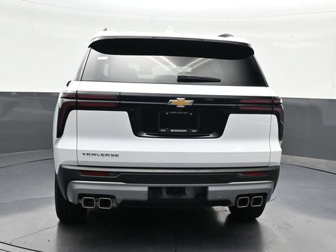 Used 2025 Chevrolet Traverse LT FWD image 4