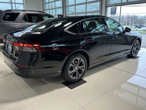 Used 2023 Honda Accord EX image 7