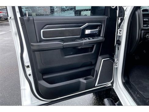 Used 2024 RAM 2500 Laramie w/ Night Edition image 25