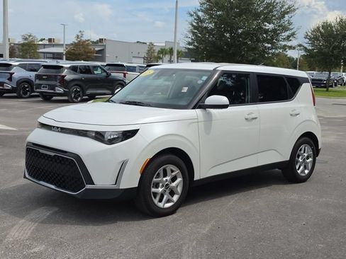 Certified 2025 Kia Soul LX w/ LX Technology Package FWD image 2