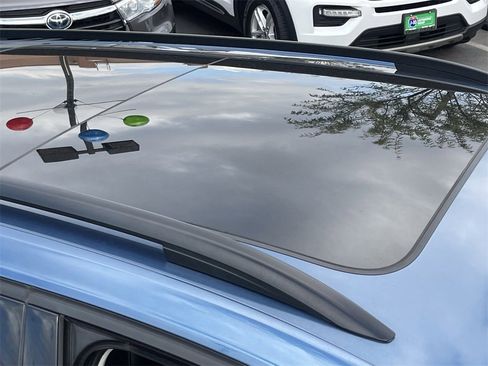 Used 2018 Volkswagen Golf SE image 9