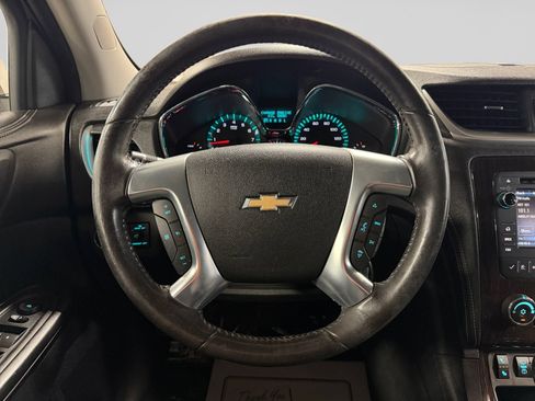 Used 2016 Chevrolet Traverse LT w/ Style and Technology Package FWD image 18