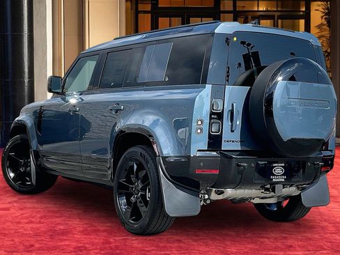 New 2026 Land Rover Defender 110 X-Dynamic SE image 3