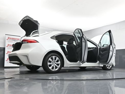 Used 2022 Toyota Corolla LE FWD image 30