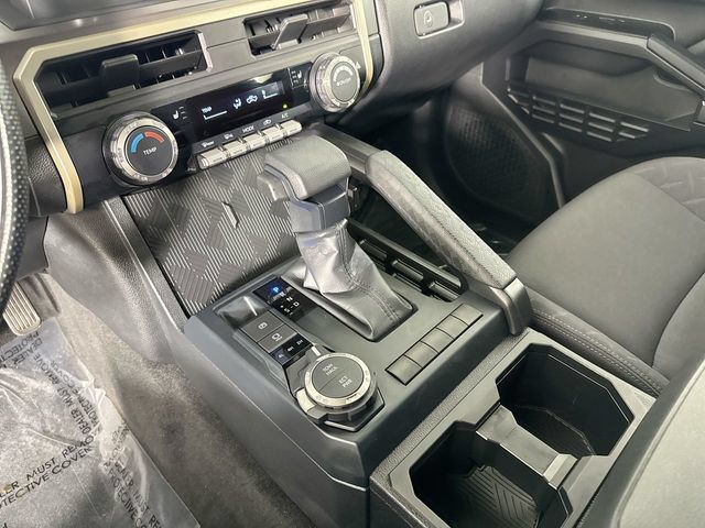Used 2024 Toyota Tacoma SR5 AWD/4WD image 17