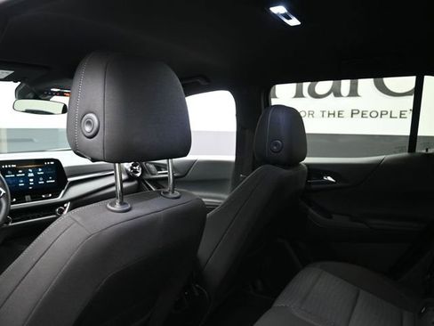 Used 2025 Chevrolet Equinox LT image 24